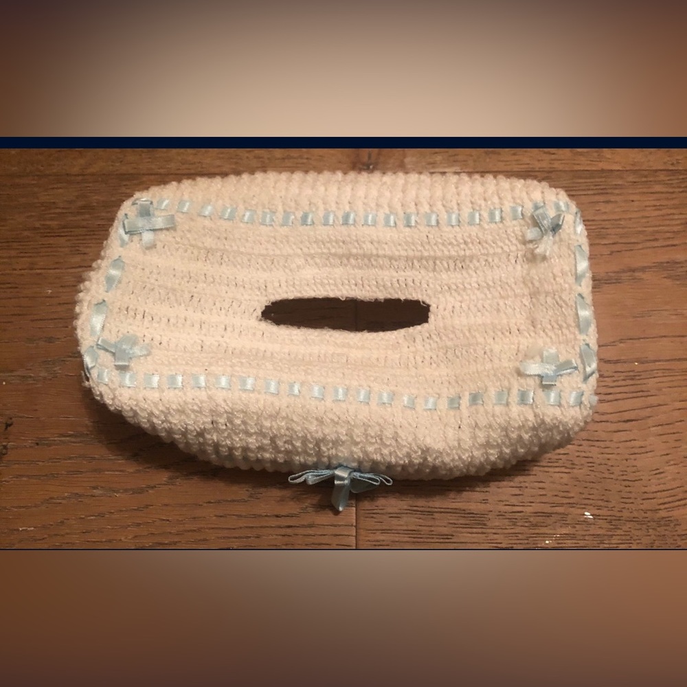 Crochet tissue box cover